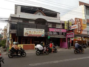 Ruang Usaha Disewakan Area Kampus UGM Jakal km 5.STRATEGIS!!!