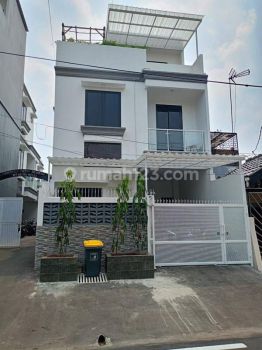 Rumah 2 Lt  Dengan Bangunan Mewah Bebas Banjir di JL Cipinang Baru Raya