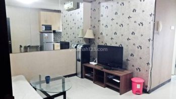 Disewakan Apartemen Cosmo Mansion 1 Badroom Lantai Sedang Furnished
