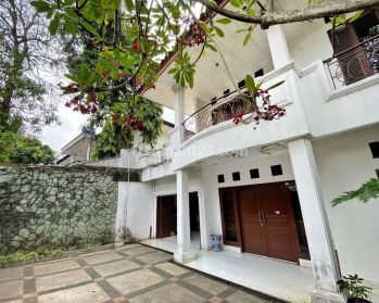 Di jual Rumah 2 Lantai di Jl Bangka -  Jaksel