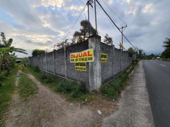 RUMAH KOST Depan Lapangan Golf Golong