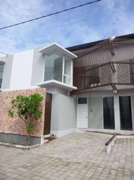 Jual Rumah 2lt Furnished Link Perumahan Elite di Glogor Carik DenSel