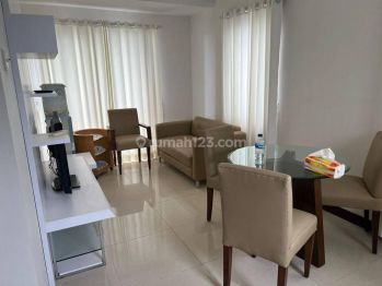 Disewakan Apartemen Cosmo Residence 2 Bedroom Lantai Sedang Furnished