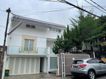 Rumah 2 Lantai Bagus di Jalan Haji Soleh Ii Ujung, Jakarta Barat