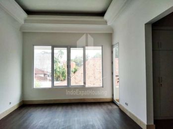 Disewakan Rumah Modern Minimalis di Area Strategis Kemang