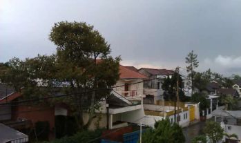 Rumah 2Lantai Belakang Hotel Aston Pasteur Bandung