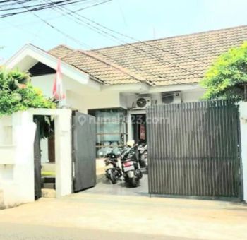 DISEWAKAN RUMAH PRIVATE POOL CIPETE  JAKARTA SELATAN