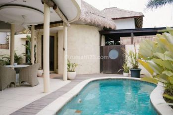 Traditional Modern Minimalist Villa Tumbak Bayuh Pererenan