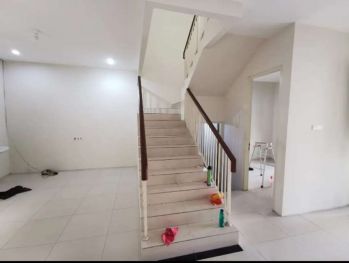 Sewa rmh 2Lt mewah di lebak jaya ,bisa buat usaha,kantor dll