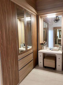 Rumah di Rempoa Jakarta Selatan minimalis modern ada kolam renang