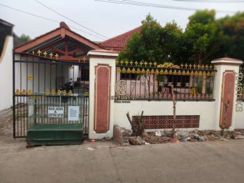 Rumah Dengan 2 Kontrakan Dengan Luas Tanah Yang Cukup Luas