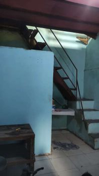 Kontrakan pinggir jalan