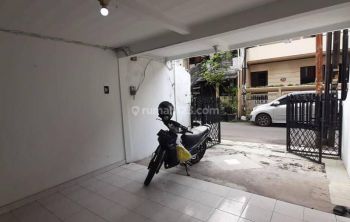 Rumah Jalan 2 mobil Lokasi strategis di tanjung duren(TD161)