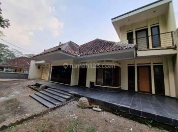 Dijual Rumah Bagus SHM di Sayap Dago, Bandung