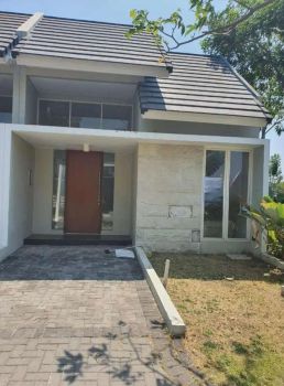 Rumah Baru Gress Samping Kolam Renang di Northwest