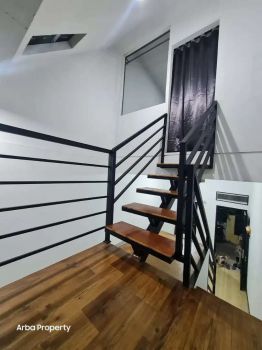 Disewakan kontrakan 2 lantai daerah cipadu , tangerang