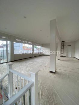 Dijual Ruang Usaha Bangunan Baru American Classic Sayap Kosambi