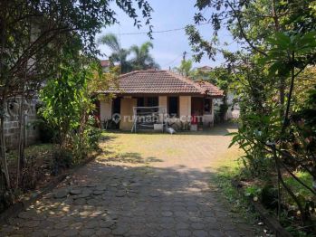 Rumah taman luas dekat tol Pasteur dan perkantoran