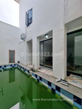 Rumah 3 Lantai Dijual Ada Kolam Renang di Cilandak