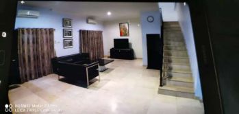 Di Sewakan Rumah Mewah 2 lt, Tengah Kota