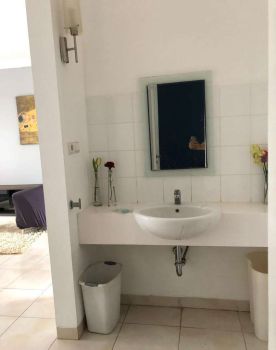 Di sewakan rumah nyaman full furnished 4+1 kamar tidur, 2+1 kamar mand