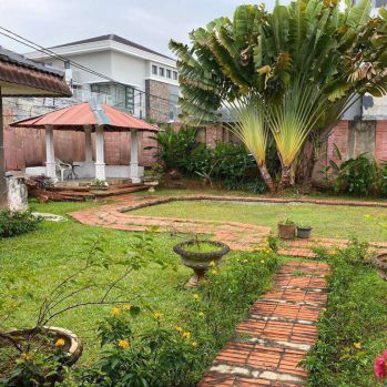 Rumah Hook Adem di Kemang Utara, 100 Meter Ke Jalan Raya