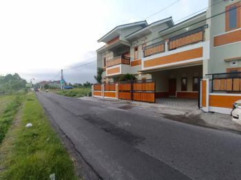DIJUAL RUMAH BARU TEPI JLN ASPAL 8UNIT DEKAT STADION MAGUWOHARJO