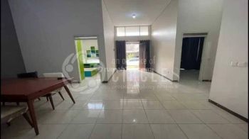 Memandang Rumah Nyaman Disewakan Area Kota Baru Parahyangan