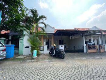 DISEWAKAN-RUMAH DI PERUMAHAN NYAMAN & LENGKAP-PURI SURYA JAYA SIDOARJO