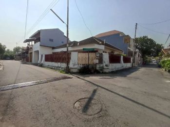 Dijual Tanah Bonus Rumah Strategis Di Banteng Jalan Kaliurang 7,5