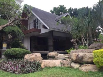 Rumah Villa Modern Dan Luas Dago Resort Bandung