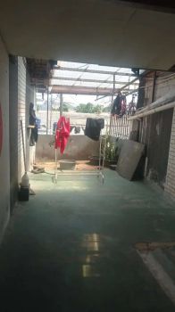 Di kosakan 1 rumah hanya lantai atas