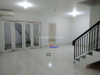 Rumah Sewa 2 Lantai Siap Huni Dengan 3+1 Kamar Tidur