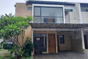 Rumah 2 Lantai Dijual Murah Lokasi Strategis Lingkungan Nyaman