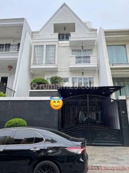 Dijual Cepat Rumah Pik 8x25 4 Lantai Cluster Manyar Semi Furnish