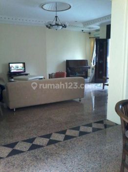 Di Sewakan Rumah di Pusat Menteng Elegan Berseni Modern Hunian