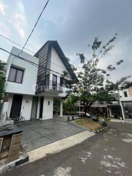 Rumah JAKSEL 3M  Rumah Semi Furnished SHM - Sertifikat Hak Milik