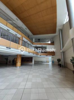 Gedung Dan Gudang 3 Lantai Jalan Asrama