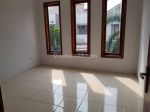 thumbnail-rumah-2-lantai-semi-furnished-shm-di-pejaten-barat-3