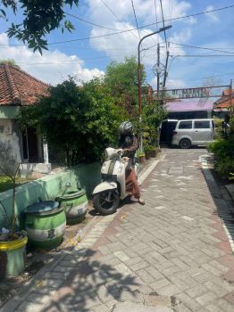 Tanah belakang trans icon a yani
