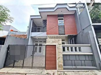 *Dijual Cepat Rumah Siap Huni dalam Kompleks di Kayu Putih, Jakarta Timur*