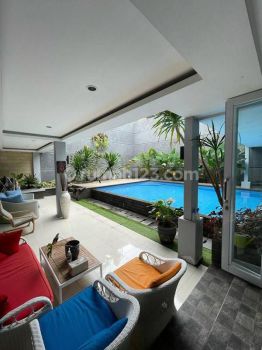 Rumah Mewah Tanah Luas Ada Pool dan Taman di Bintaro Jaya Sektor 9