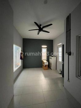 Rumah Sewa Bagus 2 Lantai Samping Jalan Komplek Rawamangun