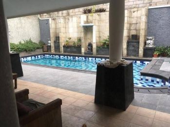 Rumah Kemang 2 Lantai Bagus Ruang Belajar,Kolam Renang,Taman