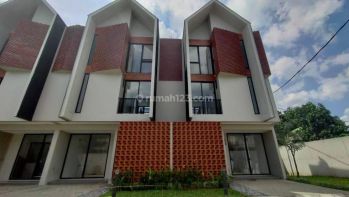 Strategis 3 km Stasiun dan Pintu Tol Bintaro