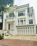 thumbnail-rumah-crown-golf-pik-furnished-fasilitas-premium-asri-nyaman-1