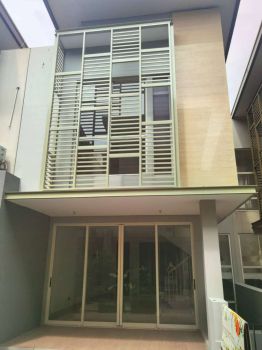 Rumah Wisata Bukit Mas Notredame Surabaya barat dekat Pakuwon mall