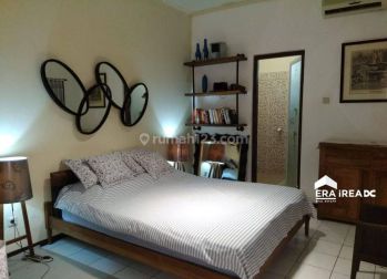 Rumah bagus etnik tengah kota Semarang dekat kampus Undip siap pakai dijual di