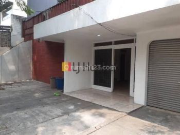 Rumah Sewa Dijalan Utama, Parkir Luas, Tomang Jakarta Barat