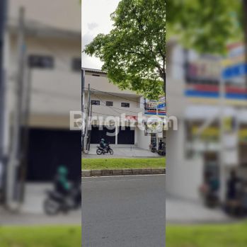 RUKO 3 LANTAI LEBAR 8 HADAP JALAN